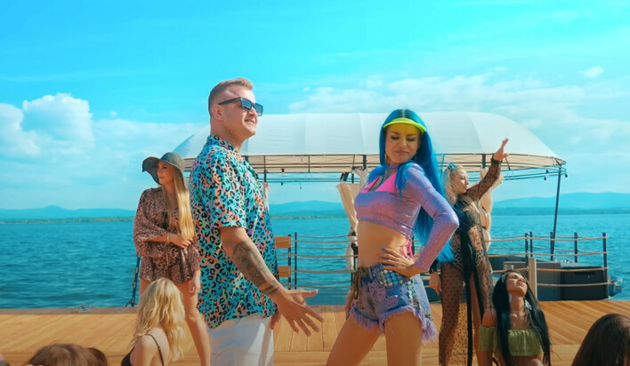 Setki tysięcy złotych na koncie dzięki jednemu teledyskowi disco polo! Dawid Narożny i Agbe zgarnęli fortunę?!