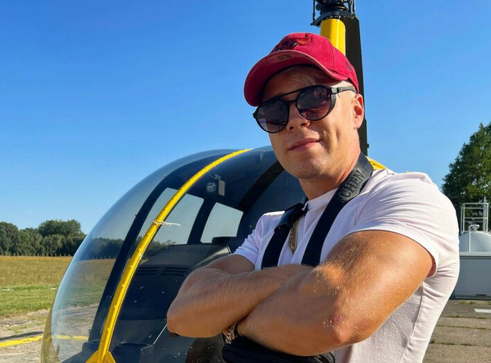 Co za mięśnie! Konrad Skolim Skolimowski odsłonił nagi tors! Co na to fanki disco polo?!