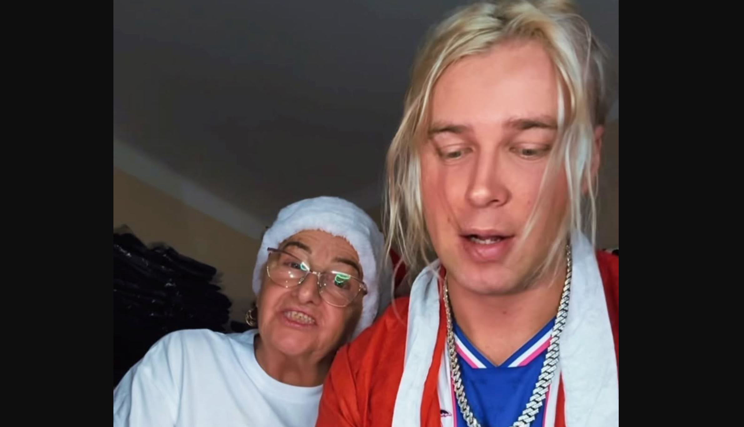 Skolim i babcia wspólnie przed kamerą. Artysta przekazał ważne informacje