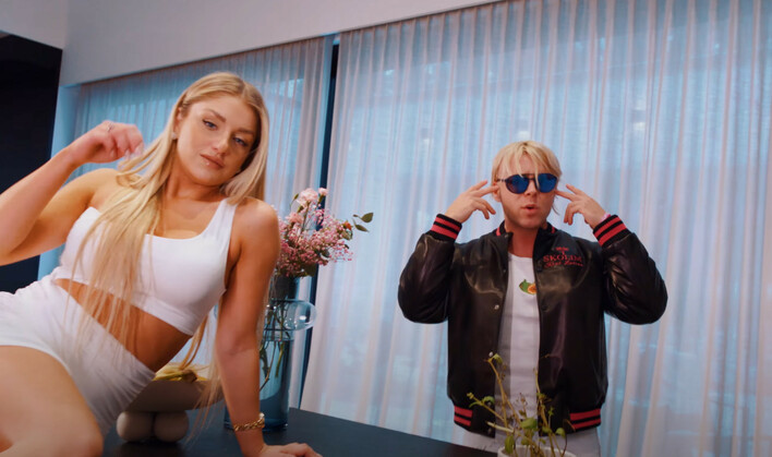 Skolim i piękna blondynka w zmysłowym klipie „Lepszy Sen” – ten teledysk rozgrzewa do czerwoności
