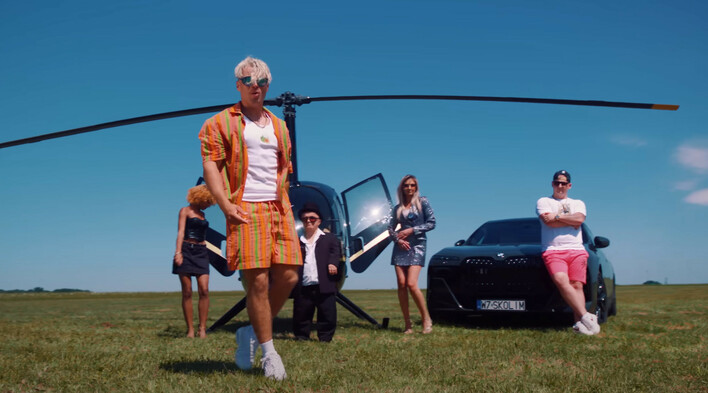 Skolim królem YouTube: „Posłuchaj Mała„ bije rekordy! Pokonał Dodę i Smolastego!
