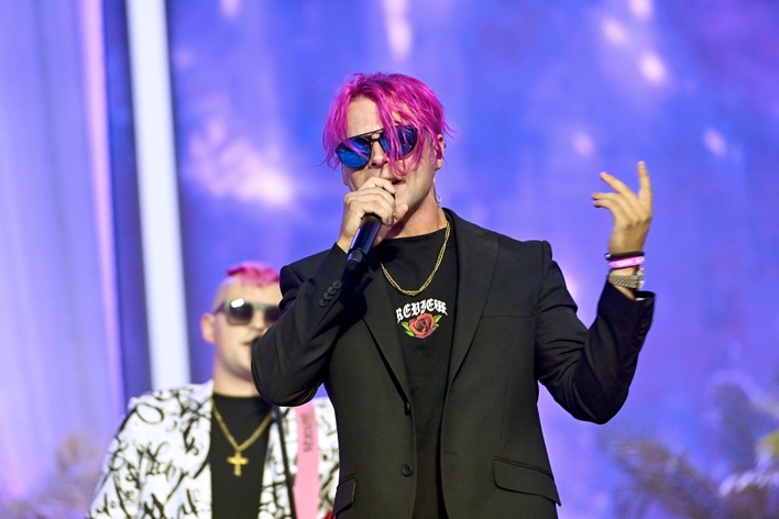 Skolim na Festiwalu Weselnych Przebojów w Mrągowie zaskoczył wszystkich wykonaniem hitu „O Tobie kochana„ zespołu Milano | VIDEO