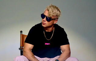 Padł strzał? Panika na scenie! Skolim przerwał koncert po uderzeniu w klatkę piersiową.