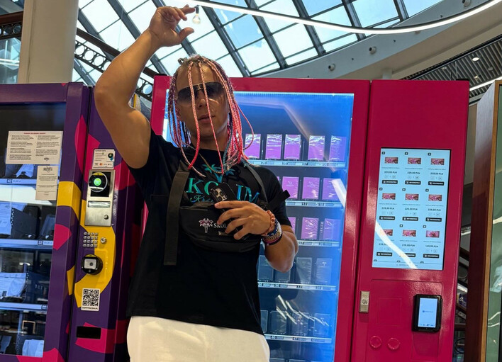 Skolim nie tylko królem latino! Jego różowe perfumy „Temperatura” i „Bebecita” dostępne w warszawskiej galerii

