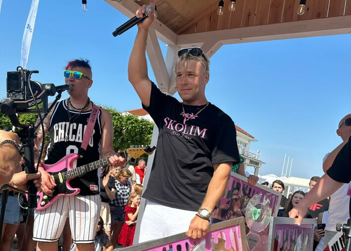 Co na to inni?! Skolim odebrał nagrodę w SOPOCIE! Król Latino nie ma sobie równych? Zdobył potrójną diamentową płytę! 