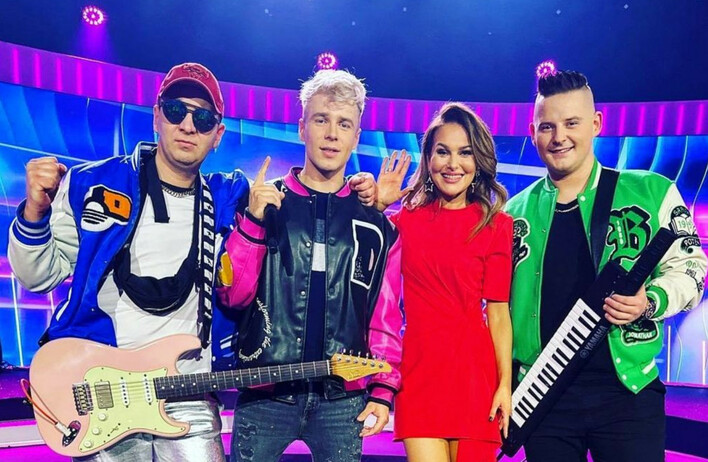 Skolim pokazał gołą klatę! Jego sześciopak robi wrażenie! Fanki oszalały z zachwytu | FOTO