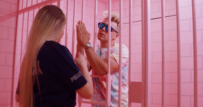 Skolim stworzył wakacyjny hit disco polo?! Jego premiera „Wyglądasz idealnie„ podbija wszystkie taneczne parkiety!