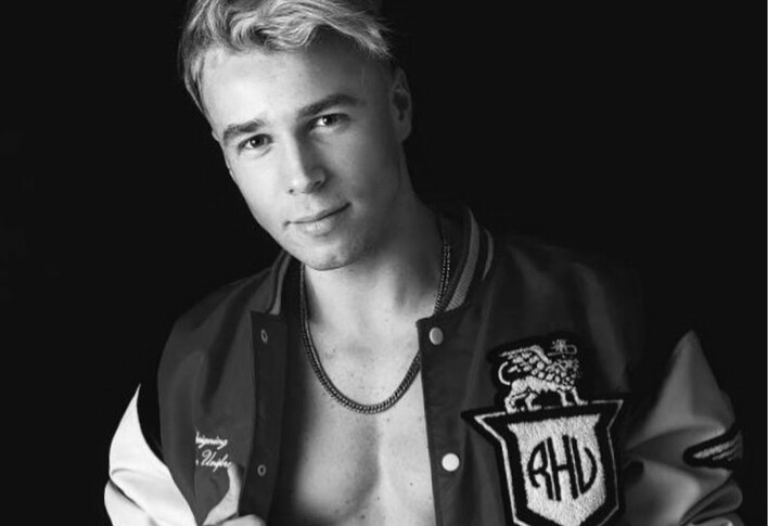 Skolim w ogniu krytyki?! Oto zdjęcie z cmentarza, które podzieliło tysiące fanów! Jako jeden z niewielu pokazał, że jest oddany Bogu i wierze! 