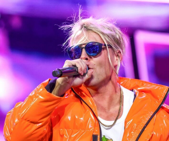 Skolim w TVP mówi o rodzinie, a internauci zarzucili mu brak manier z zazdrości?!