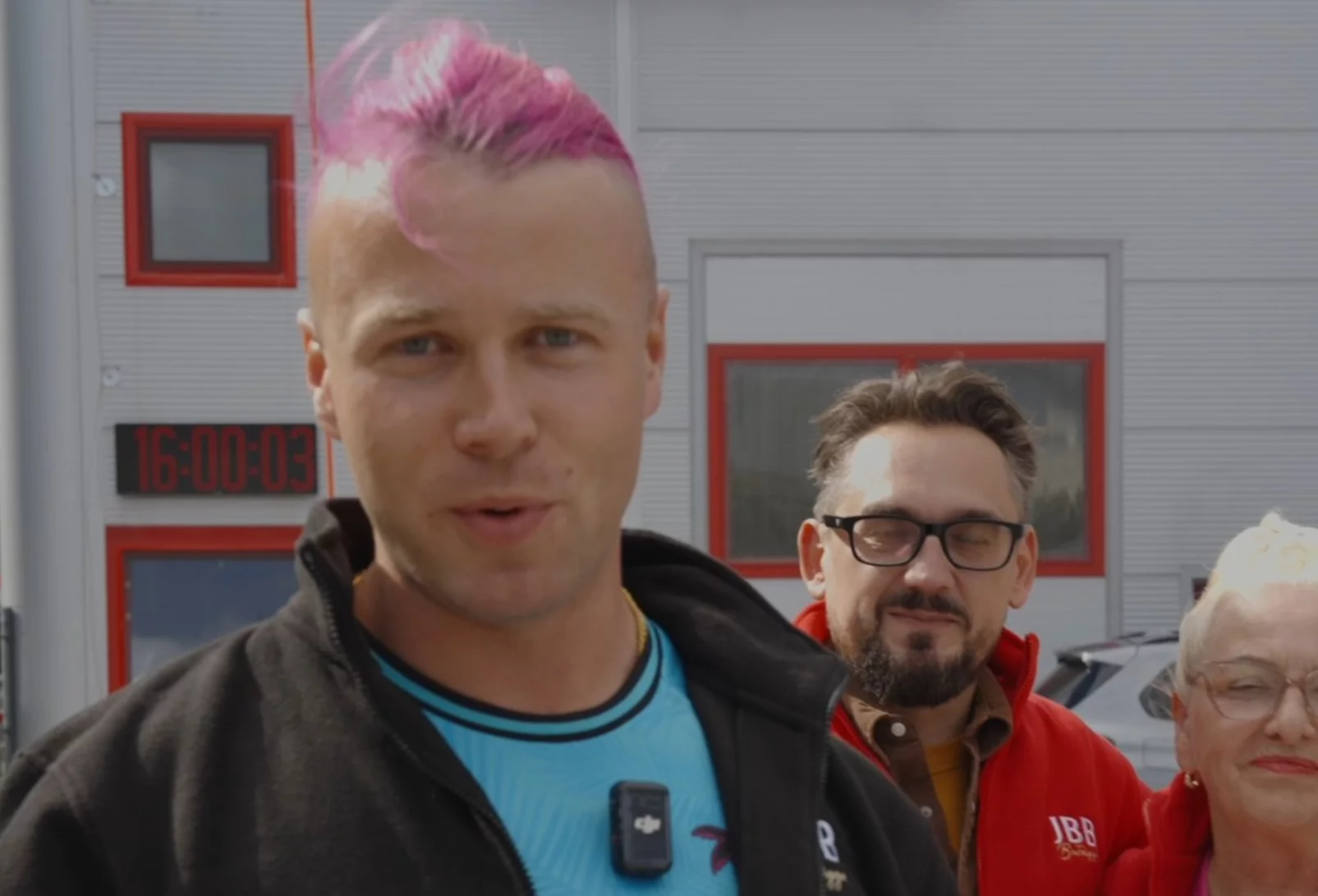 Skolim z babcią wparował do fabryki JBB i pokazał produkcję swoich parówek!