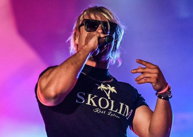 Skolim zaskakuje fanów! Automat z perfumami ”Temperatura” i ”Bebecita” stanął w Lublinie

