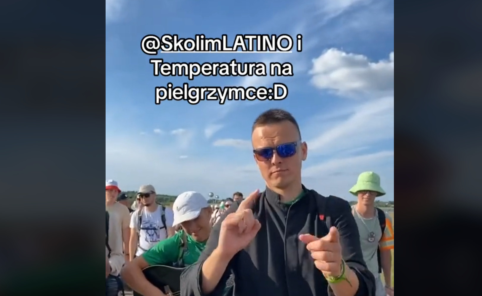 Piosenka SKOLIMA HITEM pielgrzymki! Wierni przerobili przebój „Temperatura„. Król latino zareagował! 