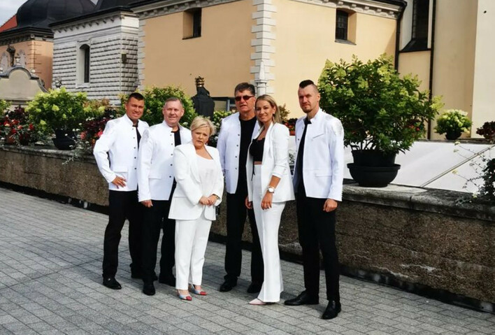 Sławomir Świerzyński - Bayer Full zagrał koncert dla Rodziny Radia Maryja! Tadeusz Rydzyk wychwala zespół disco polo!