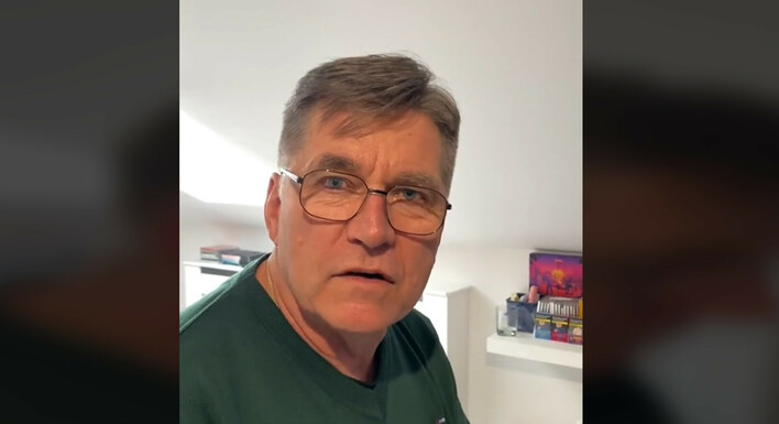 Cesarz disco polo Sławomir Świerzyński śpiewa hit Skolima pt. „Temperatura”! Wideo podbija Internet!