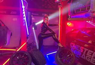 Śliczna i niezwykle seksowna artystka disco polo odsłania karty! Ten rok będzie należał do niej! 