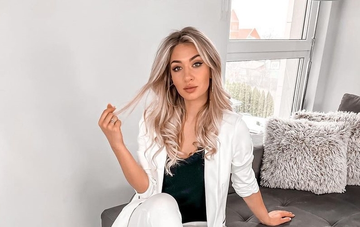 Popularna gwiazda disco polo w bieli! Wokalistka pochwaliła się wyjątkową stylizacją! To HIT wiosny?!  FOTO