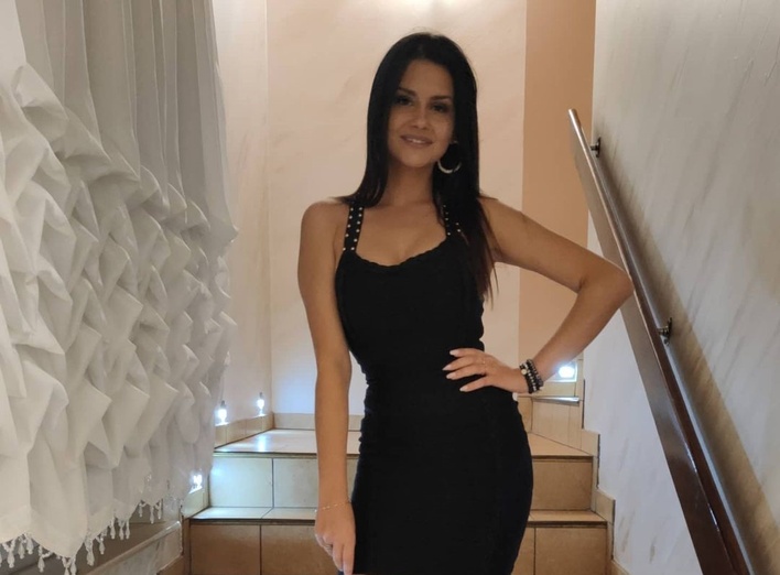 Piekielnie piękna wokalistka disco polo kusi fanów ponętną figurą! Wygląda jak rasowa modelka!