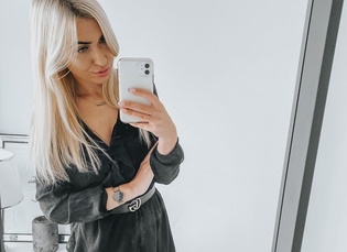 Śliczna gwiazdeczka disco polo pozuje w skąpym bikini na wakacjach! Gorące zdjęcia rozgrzały branżę!