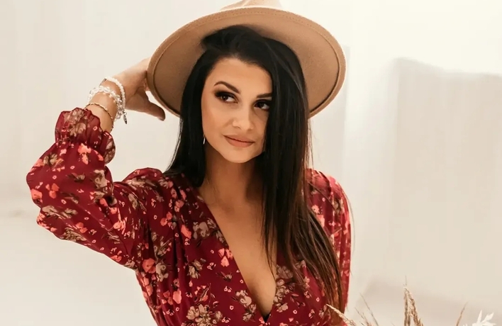 Popularna wokalistka kokietuje w eleganckiej stylizacji!  W komentarzach zawrzało! Iness wygląda jak modelka z okładki!
