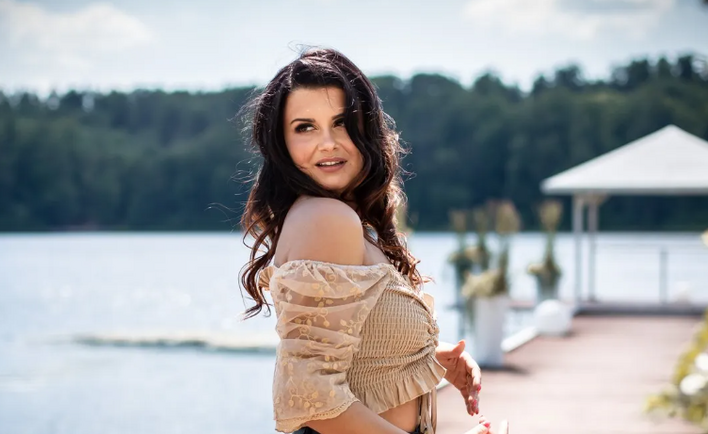 Śliczna wokalistka disco polo odsłoniła zgrabne nogi i plany na przyszłość! Czym zaskoczy
fanów tym razem?!