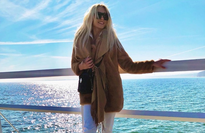 Rajskie wakacje odeszły w odstawkę?! Znana wokalistka disco polo bawi się nad polskim morzem! 