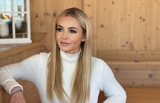 Znana wokalistka disco polo szokuje kreacją w Alpach Wschodnich! Monika Chwajoł w płaszczu z futerkiem! 