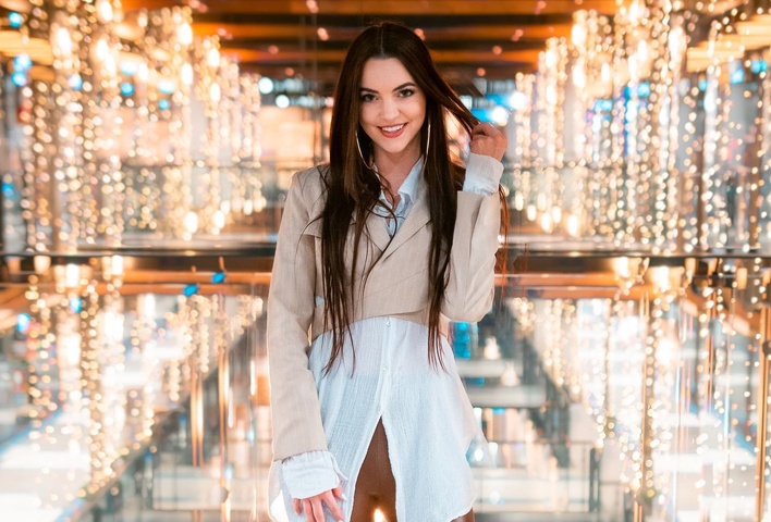 Angelika Żmijewska wygląda obłędnie! Fani „Przepiękna„. Znana wokalistka disco polo w kobiecej stylizacji podbija Internet!