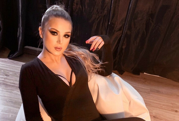 Śliczna wokalistka disco polo w wakacyjnej odsłonie! Artystka wygląda jak milion dolarów?!