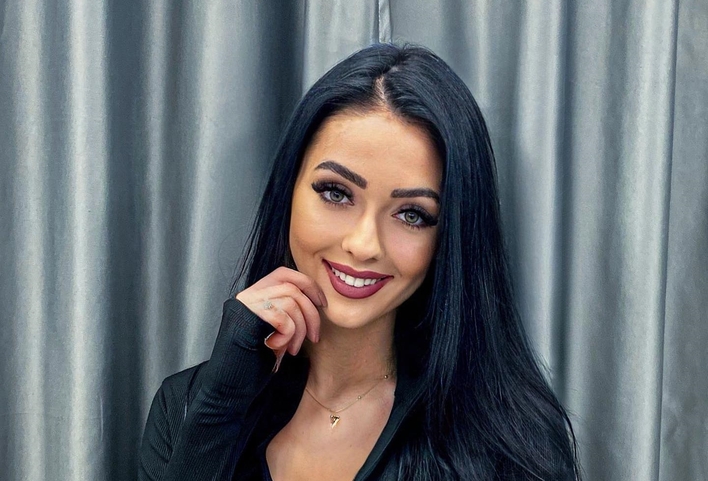 Śliczna wokalistka disco polo w letniej odsłonie! Uwagę zwraca Jej piękne, odsłonięte ciało! FOTO