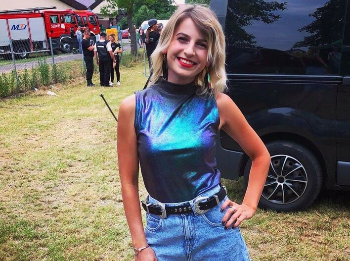 Wielkie show gwiazdy! Śliczna wokalistka disco polo zachwyciła opalenizną i zgrabnymi nogami! To naprawdę niezwykły widok!