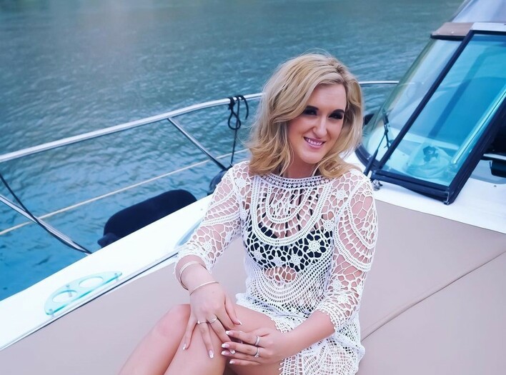 Śliczna wokalistka disco polo zachwyca pięknymi nogami! Fani nie mogą oderwać wzroku!