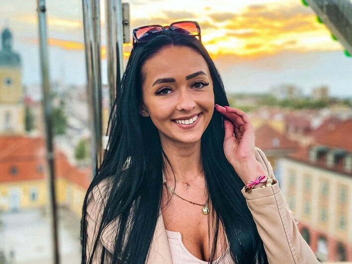 Śliczna wokalistka disco polo zachwyciła zgrabnymi nogami! Fani zachwyceni Jej figurą! 