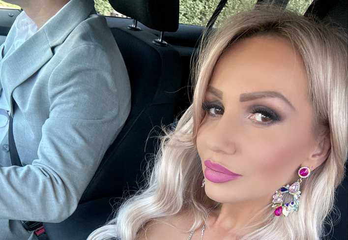 Ślubna kreacja Agnieszki Drewnickiej robi furorę w sieci! Wokalistka disco polo zachwyca odważnym dekoltem