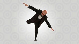 Słynie z tego, że śmieje się z artystów. Disco polo śpiewa dla zabawy! 