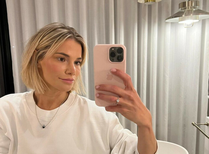 Burza w sieci! Maja Bohosiewicz oburzona hitem disco polo od Skolima pt. „Wyglądasz idealnie„! „Rzygam„ Fani: „pamiętam jak na story śpiewałaś Jagodzianki„