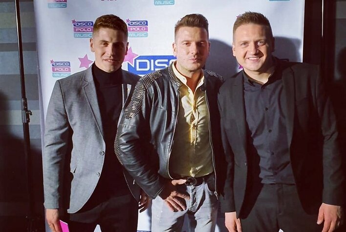 Słynny bokser zaśpiewał wielki hit grupy Power Play! Podbije rynek disco polo? Zobaczcie wideo!