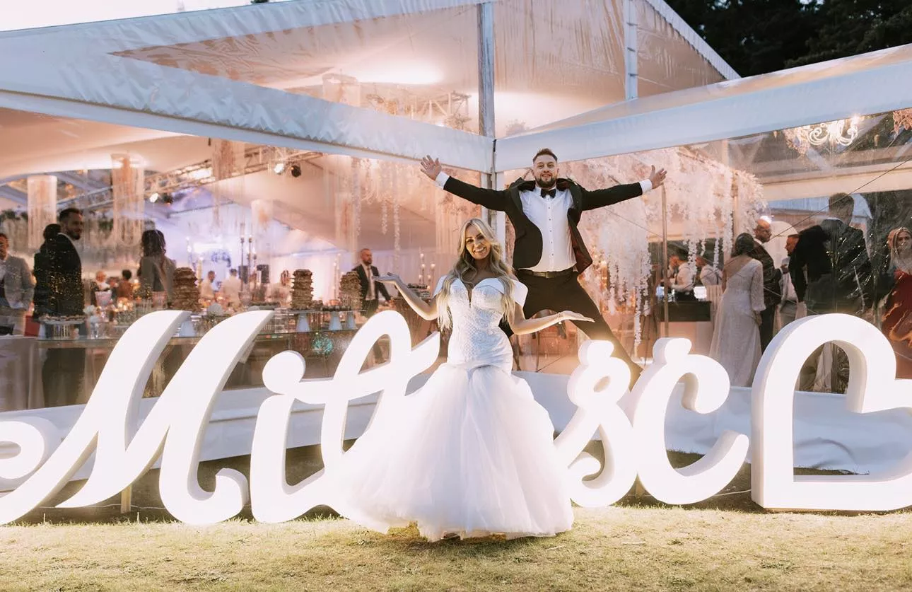 Śmietanka disco polo na ślubie Pauli Karpowicz i Grzegorza Zimeckiego! Kto pojawił się na wyjątkowym ślubie i weselu? To naprawdę wielkie gwiazdy!