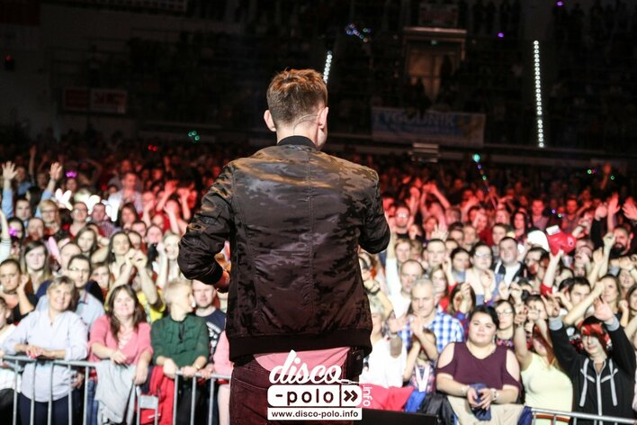 Śpiewał o żonie, której nie miał! Wokalista disco polo odkrywa karty swojej kariery!