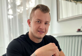 Spór o nazwę Piękni i Młodzi! Dawid Narożny wydaje oświadczenie i idzie do sądu! Udostępnił nagranie z sądu! 