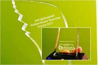 Statuetka w rękach Respect Media - klip Exaited najlepszy w Ostródzie!