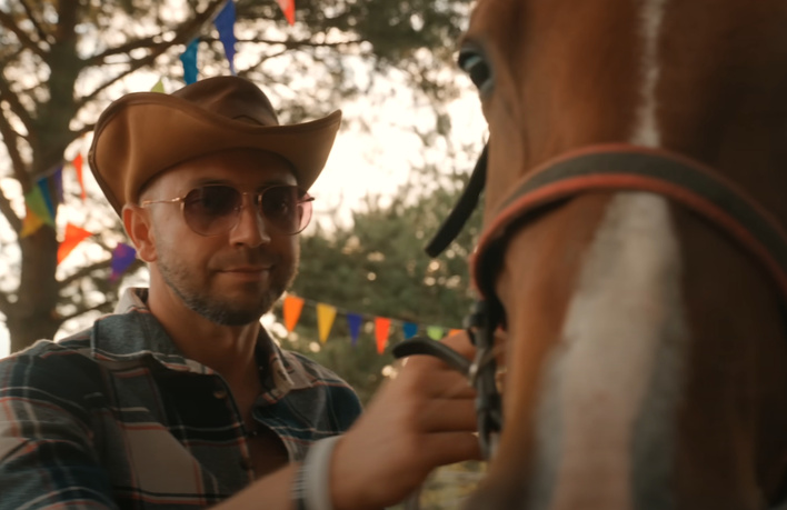 Subacik znowu namieszał! „Ona kręci” bije rekordy i rozgrzewa sieć do czerwoności