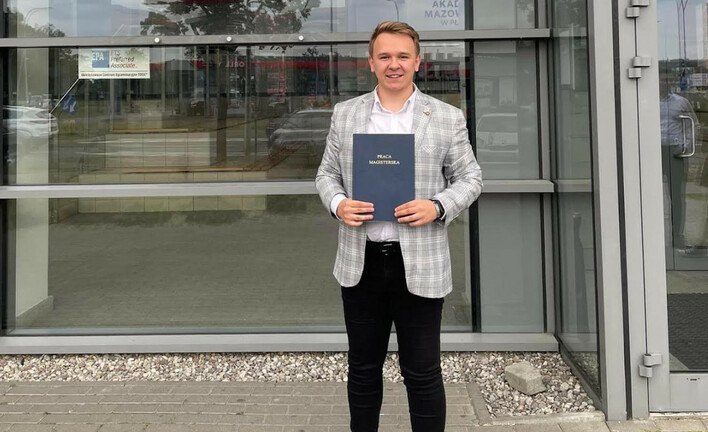 Znany wokalista obronił pracę licencjacką na temat Zenka Martyniuka - króla disco polo! Fani gratulują!