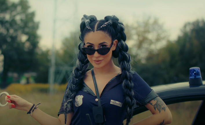 Super debiut Roxaok! Zobaczcie przedpremierowo teledysk do piosenki pt. „Nie kupuj mi drina„