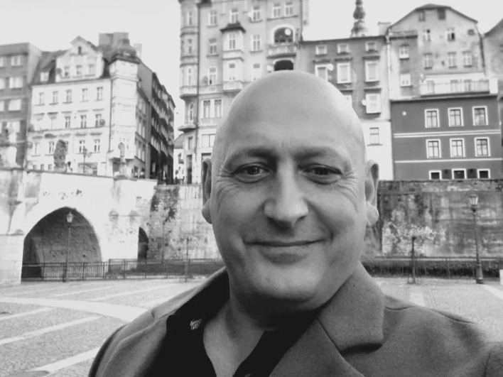 Świat disco polo w żałobie! Wszyscy są wstrząśnięci śmiercią Jacka Wójcika z „Królowych życia”