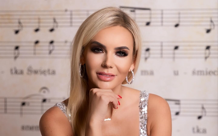 Świąteczna Gorączka z Moniką Chwajoł! Zobaczcie jej HOT zdjęcia! Co za kreacja!