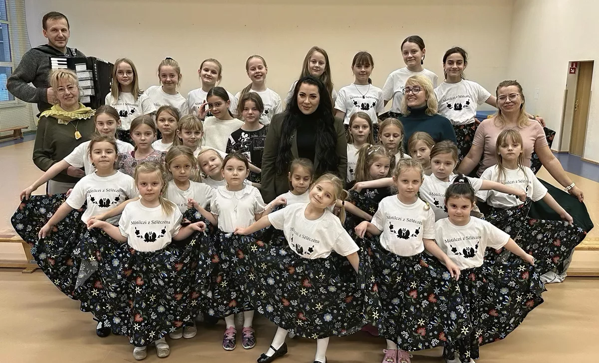 Świąteczna premiera: Posłuchajcie Kaszubska Influencerka & Motylki - GÒDOWI CZAS