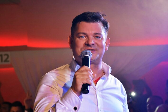 Świetny występ króla disco polo! Video podbija internet! Koniecznie zobaczcie grupę Akcent!