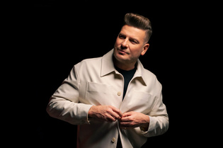 Sylwester Gazda z Power Play – kim jest wokalista, ile ma dzieci, czy ma żonę