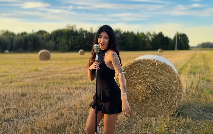 Sylwia Kossakowska prezentuje cover Classic „Jesteś wielkim spełnieniem” w nowoczesnym wydaniu