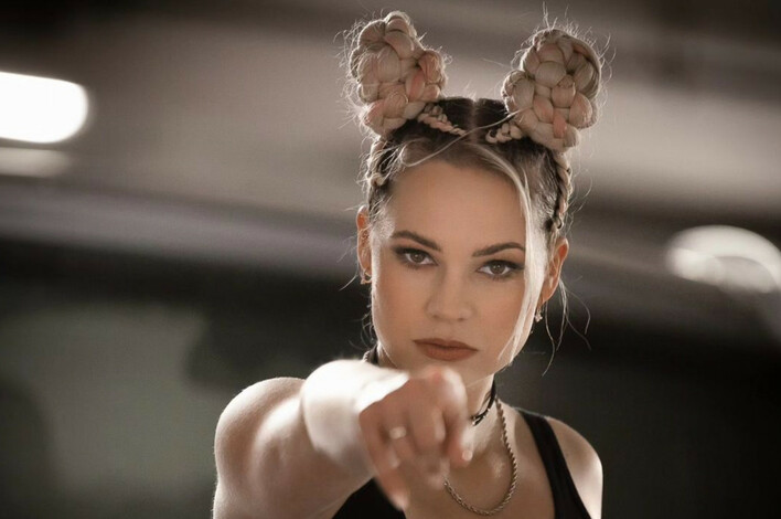 Sylwia Morcinek z zespołu Weź Nie Pytaj w nietypowej sesji! Podziemny parking i spontaniczne zdjęcia zaskakują fanów!

